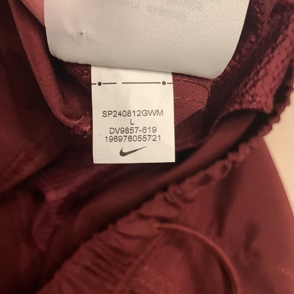 Nike dri fit burgundy drawstring elastic waist shorts large - Picture 6 of 9